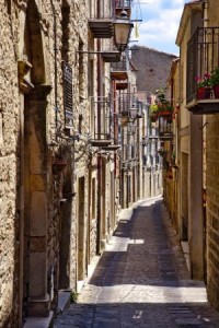 Sizilien-Gangi-Altstadtgasse