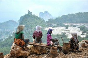 Women Mining in Indonesia