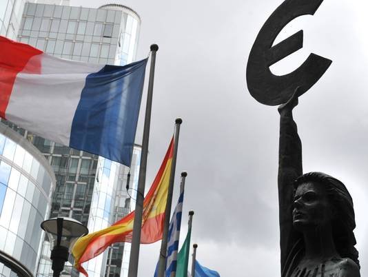 Fiscal consolidations and spillovers in the euro area periphery and core